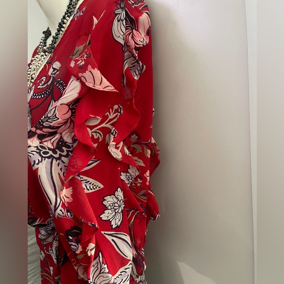 Soho NewYork &Company Women Floral wrap Top - Picture 3 of 4